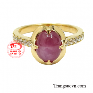 Với đường nét chế tác mới lạ độc đáo tôn lên sự nhẹ nhàng nổi bật được nét sang trọng và quý phái cho người đeo.