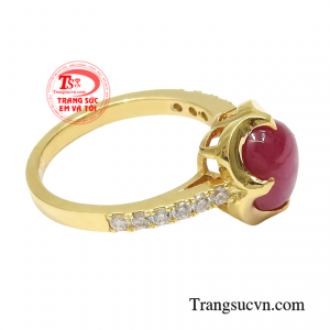 Chiếc nhẫn quả là sự lựa chọn hoàn hảo để diện trong các bữa tiệc hay những buổi hẹn quan trọng.