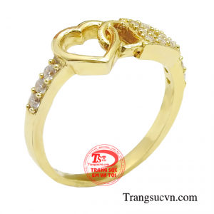 Nhẫn nữ tình yêu bền chặt có thiết kế trái tim lồng ổ khóa như lời cam kết bên nhau trọn đời.