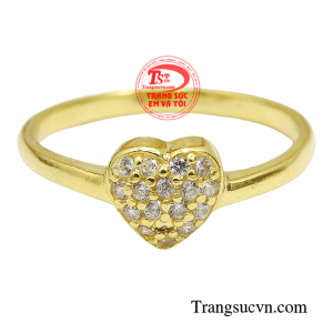 Đặc biệt các cô nàng còn có thể kết hợp cùng váy hoặc các bộ cánh nữ tính tôn vinh nét dịu dàng, bay bổng.