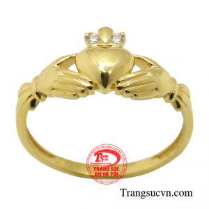  Kiểu dáng tuy không quá cầu kì, phô trương nhưng lại mang ý nghĩa vô cùng sâu sắc về tình yêu. 