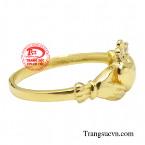 Hãy để chiếc nhẫn này cùng chung bước trên hành trình tình yêu của hai bạn. 