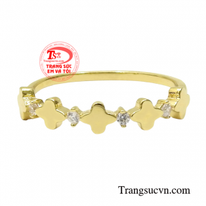 Chiếc nhẫn này sẽ giúp phái đẹp nổi bật và thu hút hơn tạo ấn tượng với người đối diện.