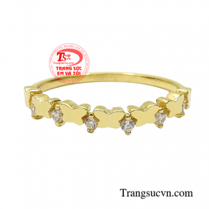 Chiếc nhẫn này sẽ là sự lựa chọn hoàn hảo cho những cô nàng yêu thích nét nhẹ nhàng, mong manh.