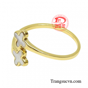 Sản phẩm phù hợp với nhiều kiểu trang phục dù là đi làm hay đi chơi.