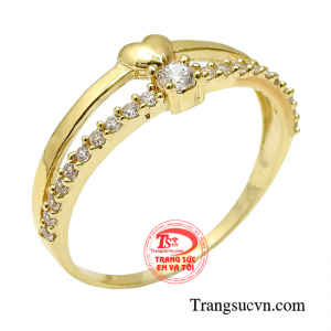 Nhẫn nữ vàng tình yêu hẹn ước được chế tác với kiểu dáng độc đáo giúp tôn lên nét thanh lịch cho người đeo.