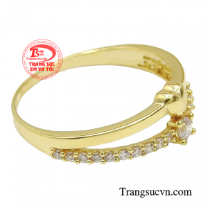 Sản phẩm dễ dàng kết hợp cùng các kiểu trang phục và phụ kiện.