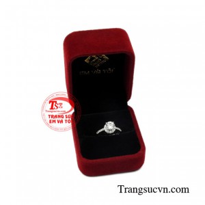 Nhẫn nữ vàng trắng phú quý có bảo hành chu đáo.
