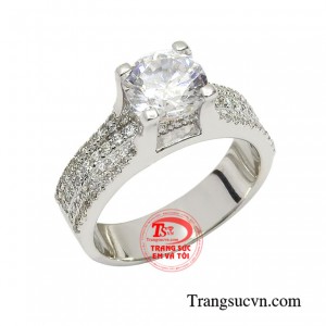 Sản phẩm nhận đặt chế tác, thanh toán an toàn.