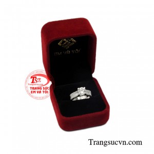 Nhẫn nữ vàng trắng trẻ trung tinh tế.