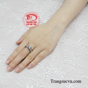 Nhẫn nữ vàng trắng trẻ trung