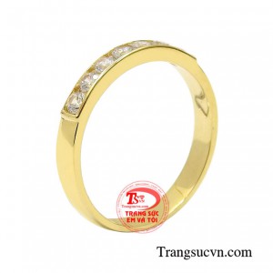 Nhẫn vàng nữ giới xinh xắn hiện đang là một trong những sản phẩm được phái đẹp đặc biệt ưa chuộng.
