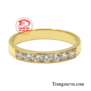 Chiếc nhẫn này sẽ là sự lựa chọn yêu thích cho những cô nàng hiện đại độc lập về tài chính và trưởng thành.
