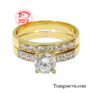 Chiếc nhẫn phù hợp với nhiều kiểu trang phục dù là đi làm hay đi chơi thì đây chính là chiếc nhẫn lý tưởng dành cho các quý cô.