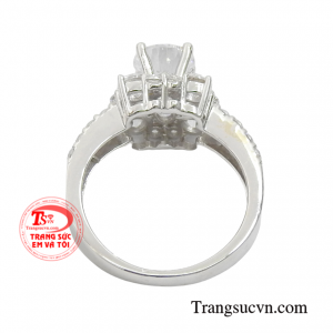 Nhẫn vàng trắng nữ kiêu sa tinh tế.