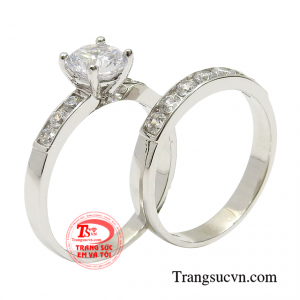 Chiếc nhẫn vàng là biểu tượng sắc đẹp, trí thông minh cũng như quyền lực của một quý cô thành đạt.