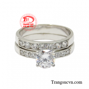 Một người phụ nữ trưởng thành luôn biết cách lựa chọn những gì phù hợp để tạo được dấu ấn riêng trước đám đông.