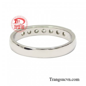 Từ phong cách đơn giản trẻ trung đến phong cách kiêu sa quý phái sản phẩm này đều có thể làm hài lòng mọi vị khách hàng.