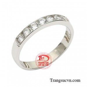 Nhẫn nữ vàng trắng hợp thời trang sự lựa chọn dành cho bạn.