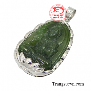 Chính vì vậy bạn nên có cho mình một chiếc mặt dây này để thu hút vận may