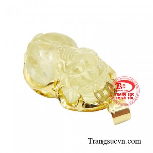 Tỳ hưu còn là linh vật thu hút tiền bạc, mang lại tài lộc, may mắn và thịnh vượng cho người đeo