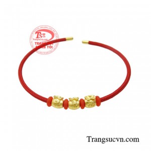 Người làm ăn buôn bán rất thích hợp đeo vòng charm để giữ tiền bạc cũng như thu hút vận khí tốt bên mình.