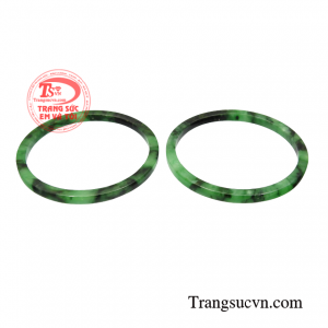 Thời xưa vòng ngọc rất được các bậc quý phu nhân, con nhà vương tộc, quan lại ưa chuộng để làm đẹp. 