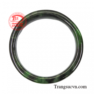 Ngọc cẩm thạch thiên nhiên hợp phong thủy, thích hợp với nhiều mệnh. 