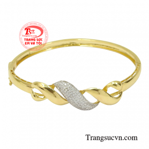 Vòng tay nữ giới sang trọng được chế tác theo công nghệ hiện đại từ chất liệu vàng 10k.