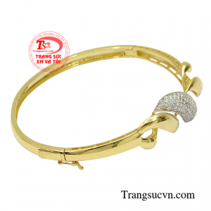 Chiếc vòng tay này giúp các quý cô tỏa sáng, thu hút tạo ấn tượng với người đối diện.