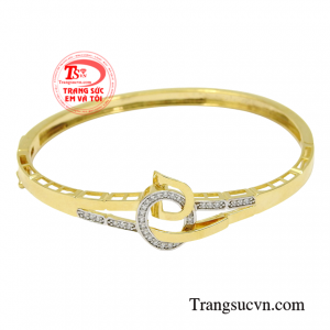 Vòng tay nữ giới thời thượng hiện đang là sản phẩm xu hướng được phái đẹp đặc biệt ưa chuộng và lựa chọn.