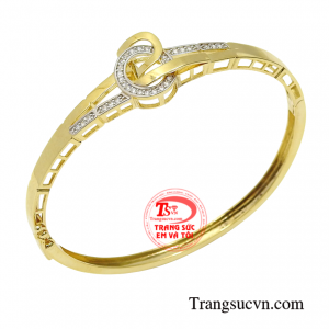 Sản phẩm nhận đặt chế tác theo yêu cầu của khách hàng, giao hàng tận nơi.