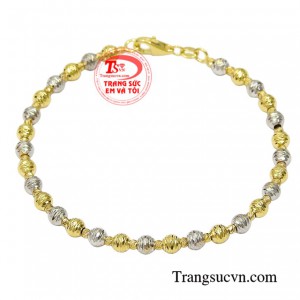 Vòng tay nữ kiêu sa kiểu dáng hợp thời trang đang là xu hướng được các chị em phụ nữ lựa chọn.