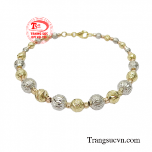 Các chi tiết đều được chế tác một cách tỉ mỉ mang đến vòng tay hoàn hảo