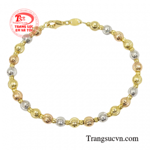 Vòng tay vàng nhập khẩu chất lượng là món quà tinh tế dành tặng cho người phụ nữ của bạn.