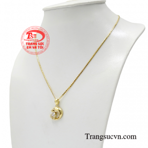 Bộ mặt dây này được ví như người con gái ngây thơ, dịu dàng và thông minh.