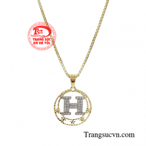 Chỉ cần đeo bộ dây chuyền này theo người bạn sẽ là trông bạn sẽ cực kỳ ấn tượng trong mọi bữa tiệc. 