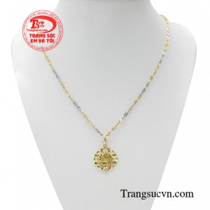 Bộ dây chuyền đức mẹ vàng tây là món quà tinh tế dành tặng cho người phụ nữ mà bạn thương yêu vào những dịp ý nghĩa. 