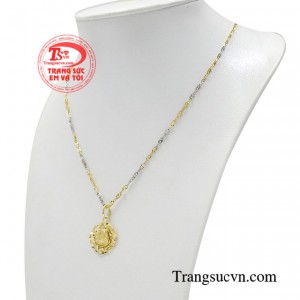 Từng chi tiết đều được chế tác cách tỉ mỉ mang đến bộ trang sức hoàn hảo. 