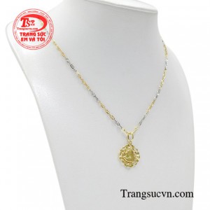 Bộ trang sức phù hợp sẽ giúp các chị em thêm phần trưởng thành và tự tin hơn. 