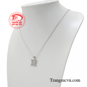 Với đường nét chế tác tinh xảo, sắc nét tạo nên xu hướng trang sức của các quý cô hiện đại.