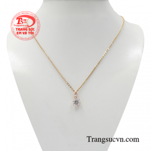 Bộ dây chuyền nữ vàng đẳng cấp tinh tế mang lại nét thanh lịch, quý phái và duyên dáng cho các quý cô. 