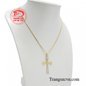 Bộ mặt dây này sẽ là sự lựa chọn hoàn hảo cho những chàng trai theo phong cách phóng khoáng, hợp thời trang. 