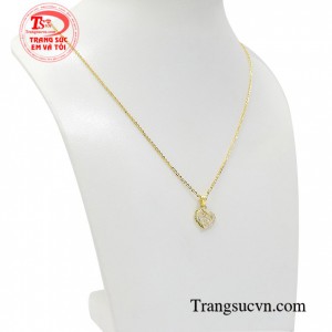 Một bộ trang phục đẹp không thể thiếu một món trang sức xứng tầm và một cô gái đẹp cũng chẳng còn thu hút nếu thiếu đi món trang sức lấp lánh