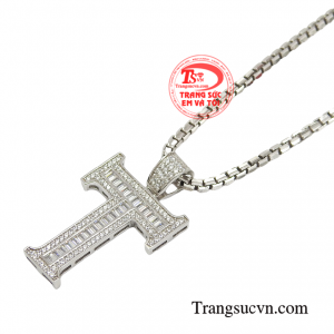 Bộ trang sức phù hợp với nhiều kiểu trang phục giúp phái mạnh thêm tự tin và bản lĩnh.