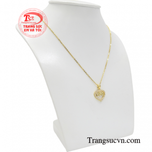 Bộ dây chuyền phù hợp với nhiều lứa tuổi và phong cách thời trang giúp phái đẹp tự tin tỏa sáng.