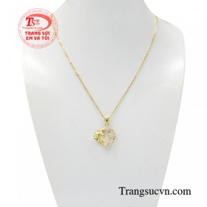 Bộ mặt trái tim dễ thương vàng 10k với thiết kế bắt mắt giúp bạn nổi bật giữa đám đông.