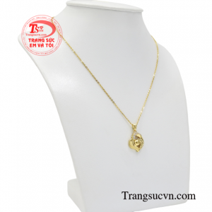 Bộ mặt dây này không chỉ là món quà tặng thông thường, nó còn tượng trưng cho những lời muốn nói.