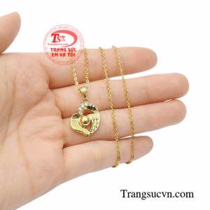 Bộ mặt trái tim nữ tính mang đến vẻ đẹp duyên dáng.