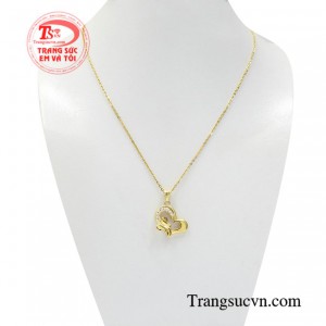 Bộ mặt trái tim tinh tế là món quà lý tưởng dành tặng cho người phụ nữ mà bạn thương yêu vào những dịp ý nghĩa.